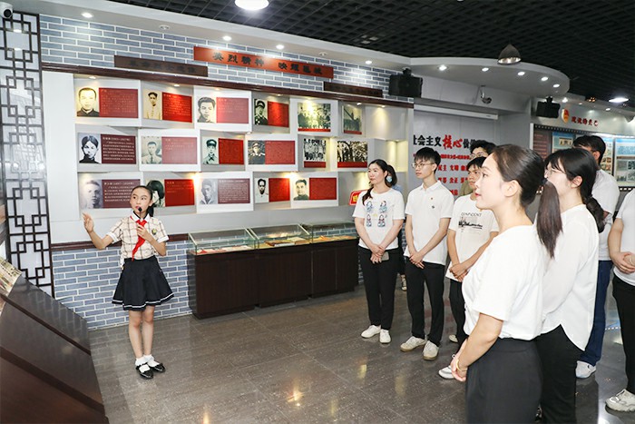 格式工厂1.南宁市中医医院青年团员们学习了解中国共青团发展历程.jpg